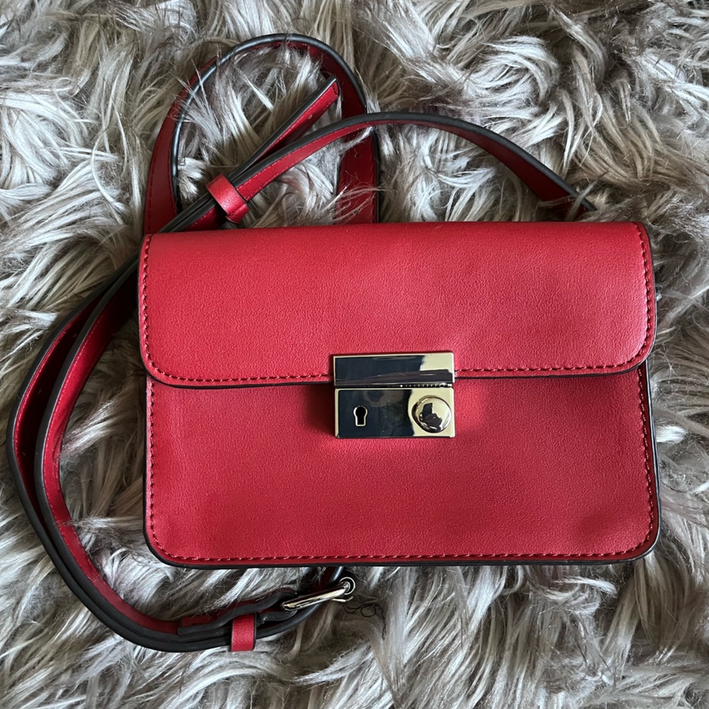 Women’s JUSTFAB Sleek Sophisticated Belt Bag